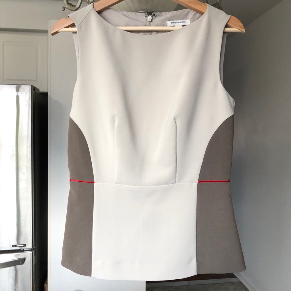 Banana Republic ‘NWOT’ women’s sleeveless peplum top, Size US 4
